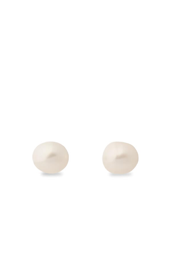 Iconic Pearl Stud Earrings