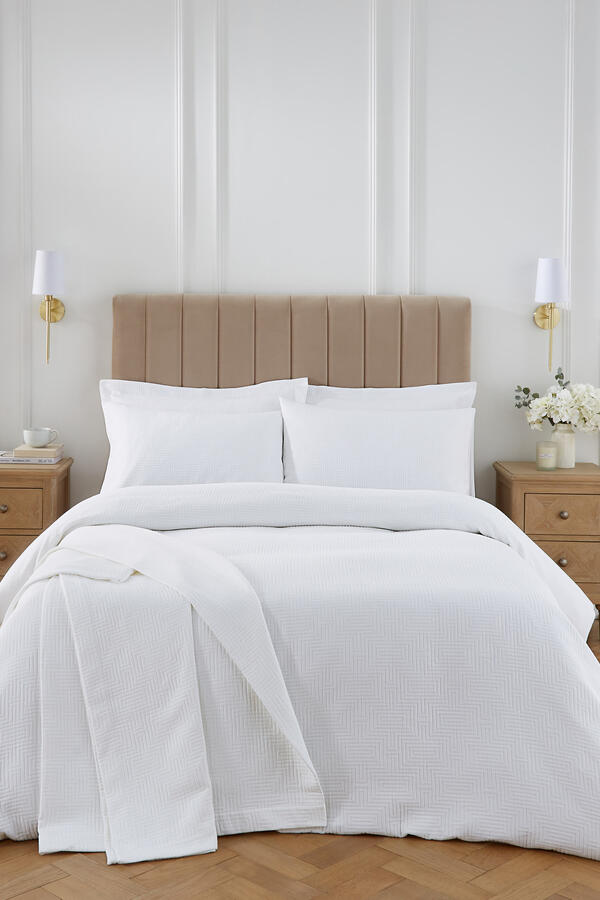 Torino Bedspread and Pillowcase Set