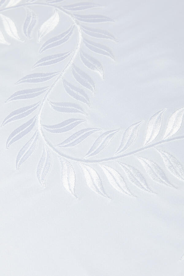 Laurels Embroidery 600TC Duvet