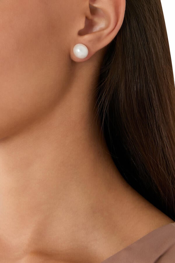 Iconic Pearl Stud Earrings