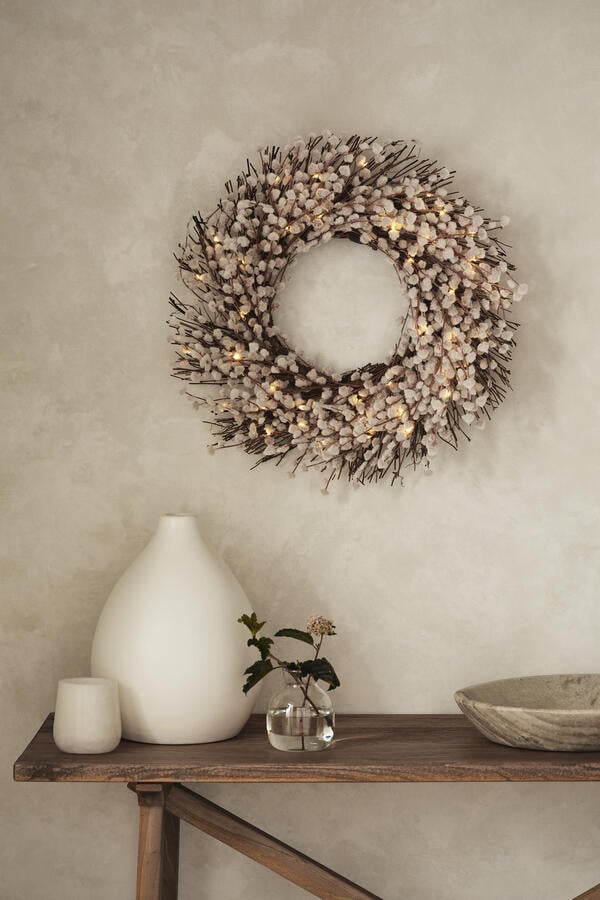 Willow Pre-Lit Wreath 