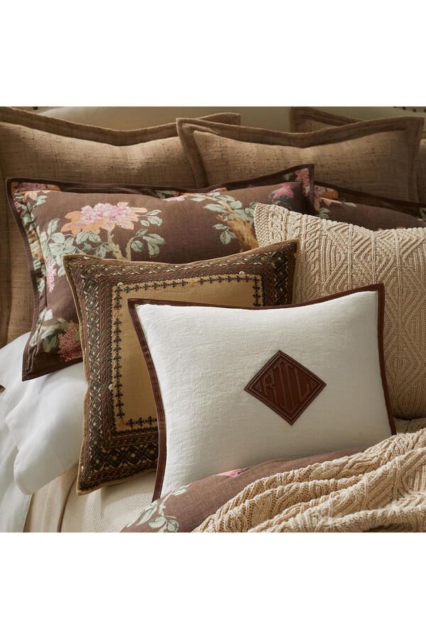 Moore Cushion