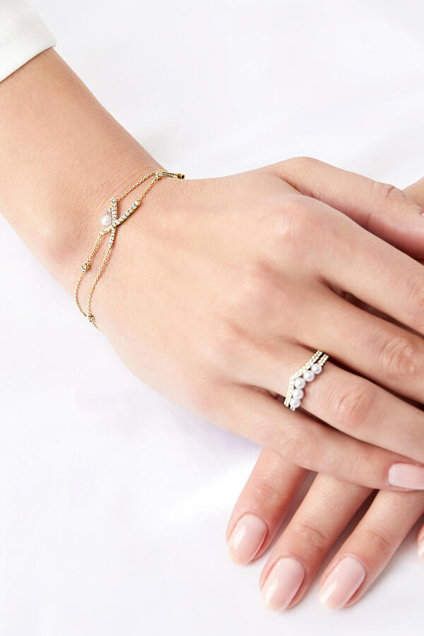Sleek Chain Bracelet, 18k Yellow Gold, Diamond & Pearl