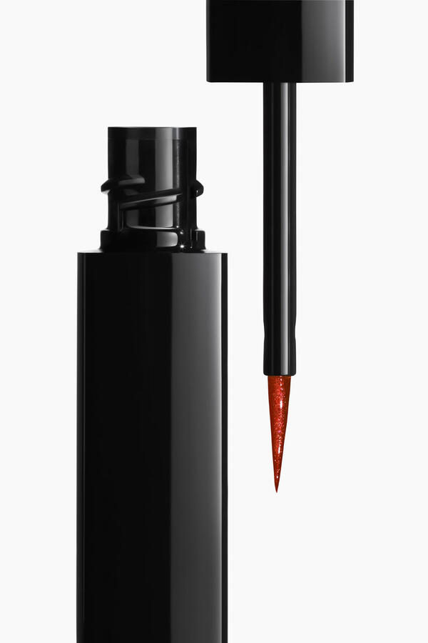 قلم تحديد عيون Le Liner De Chanel  سائل مقاوم للماء عالي الدقة يدوم طويلا