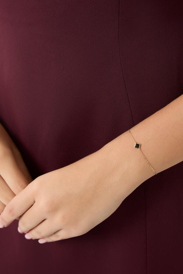 Cleo Pyramid Bracelet, 18k Yellow Gold & Black Onyx