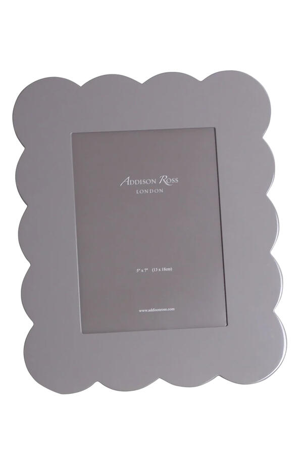 Scalloped Photo Frame