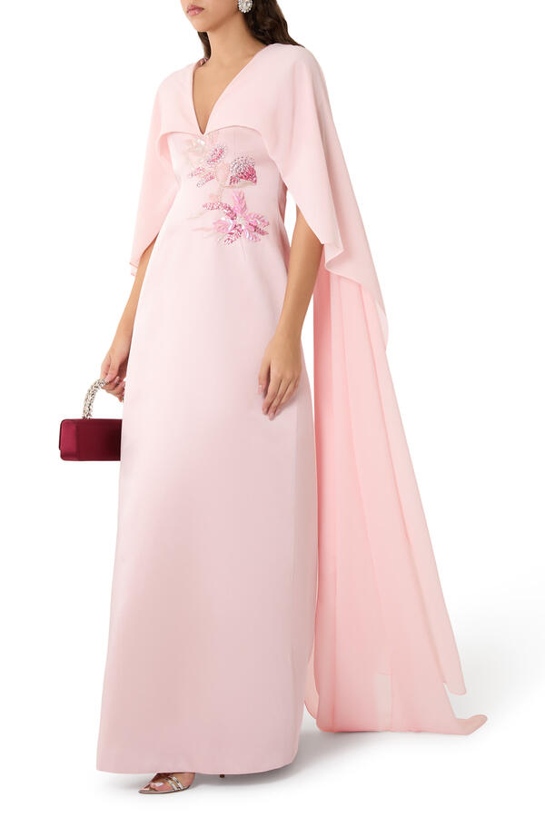 فستان سهرة بكاب وتطريزات