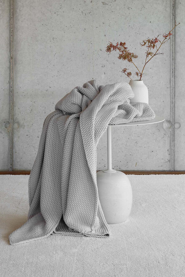 Lilium Throw