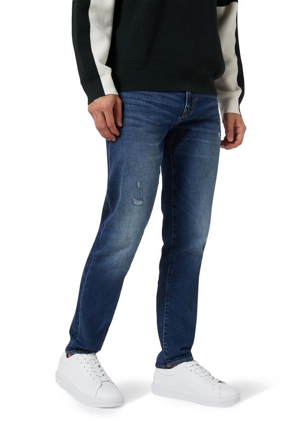 Action Sneakers