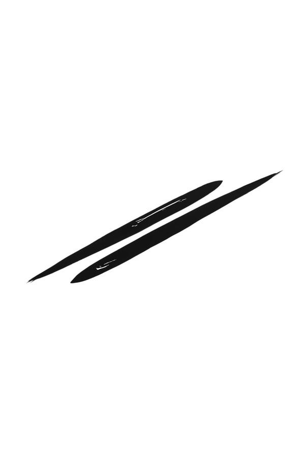 مستحضر سائل فائق الدقة لتحديد محيط العينين، طويل الثبات ومقاوم للماء LE LINER DE CHANEL