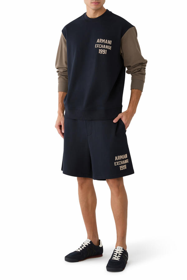 سويت شيرت بشعار الماركة