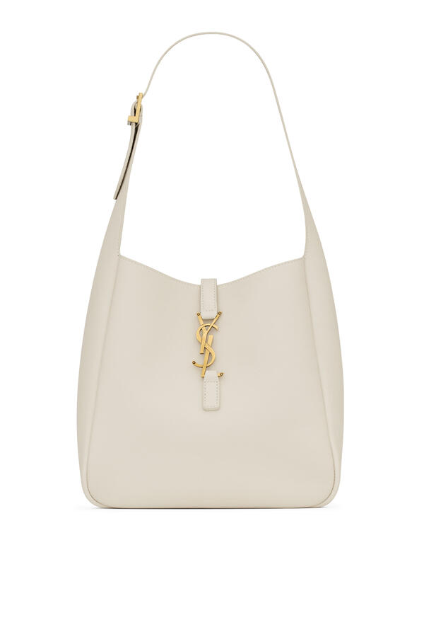 Le 5 À 7 Supple Small Bag in Smooth Leather 