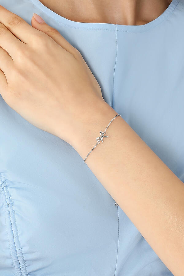 Girlie Pearlie Mini Bow Bracelet
