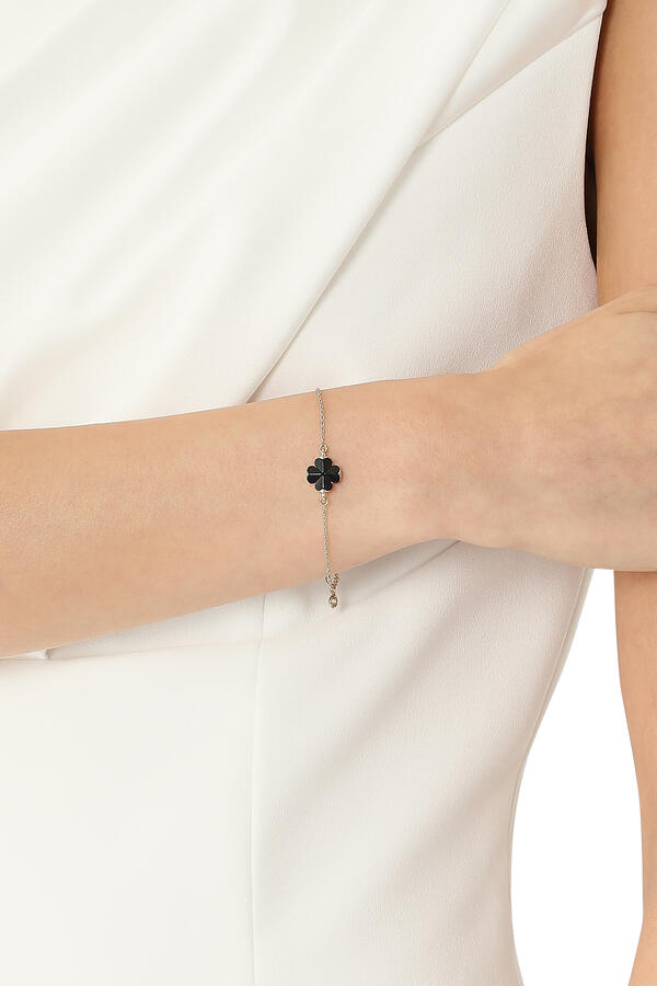 Spade-Shaped Flower Charm Solitaire Bracelet