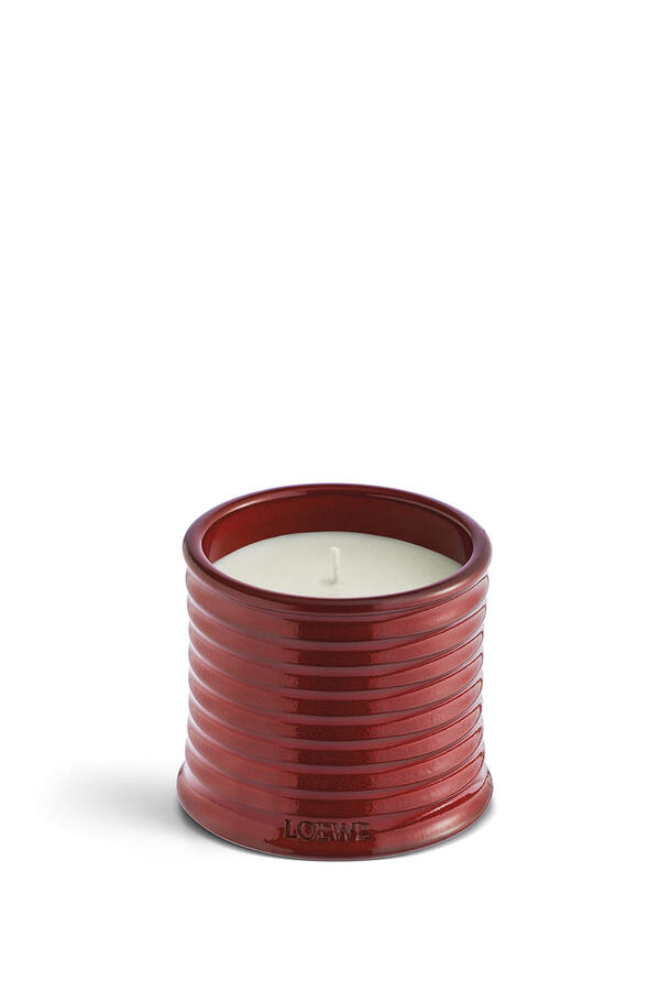 شمعة معطرة بعبير اللوز الحلو