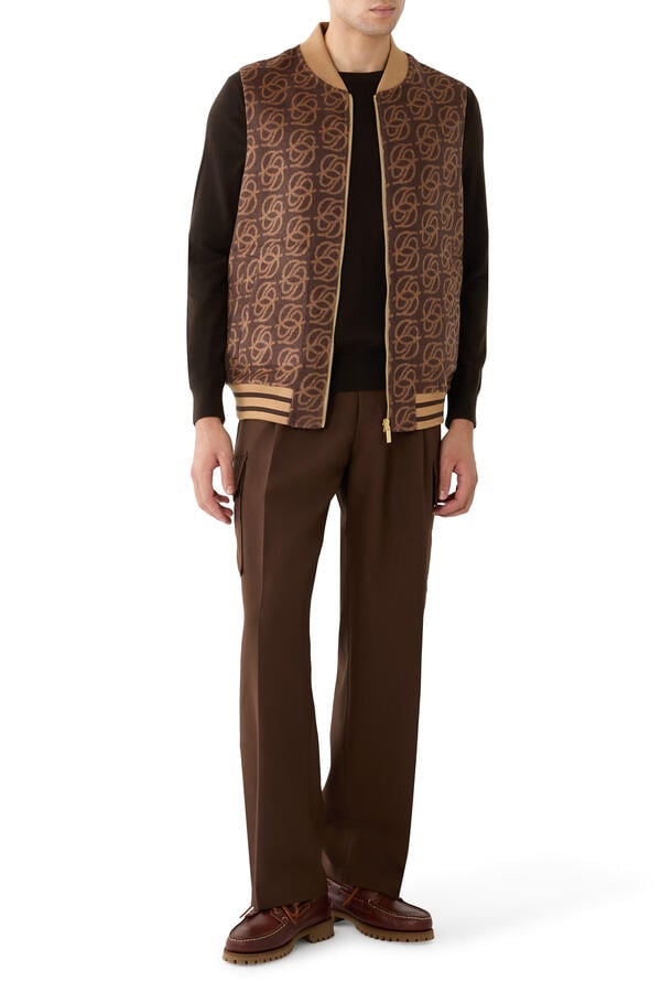 جاكيت بلا أكمام بسحاب ونقشة حرف شعار الماركة
