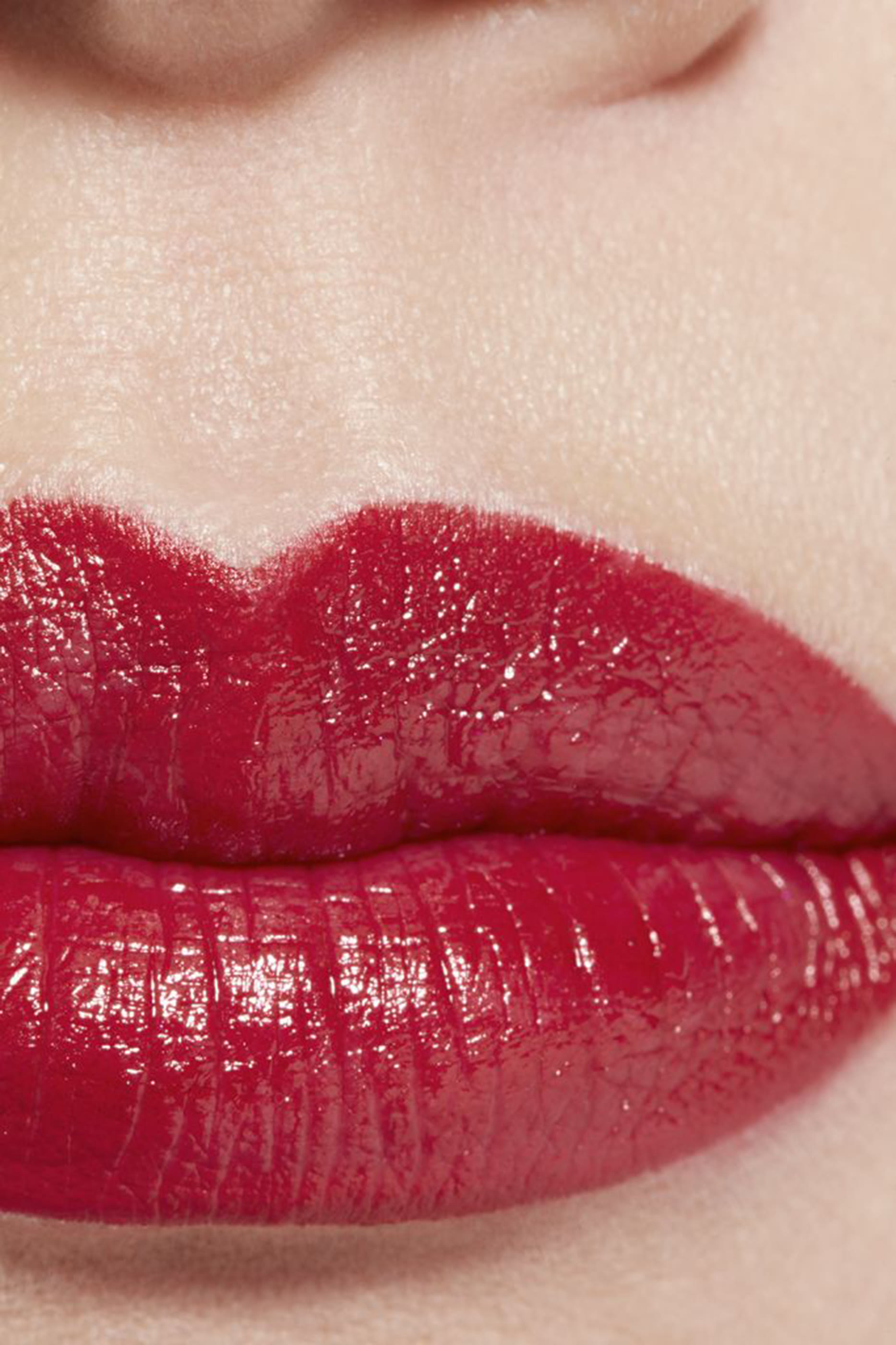 CHANEL ROUGE ALLURE L'EXTRAIT أحمر شفاه عالي الكثافة تركيز من النضارة والعناية قابل لإعادة تعبئة