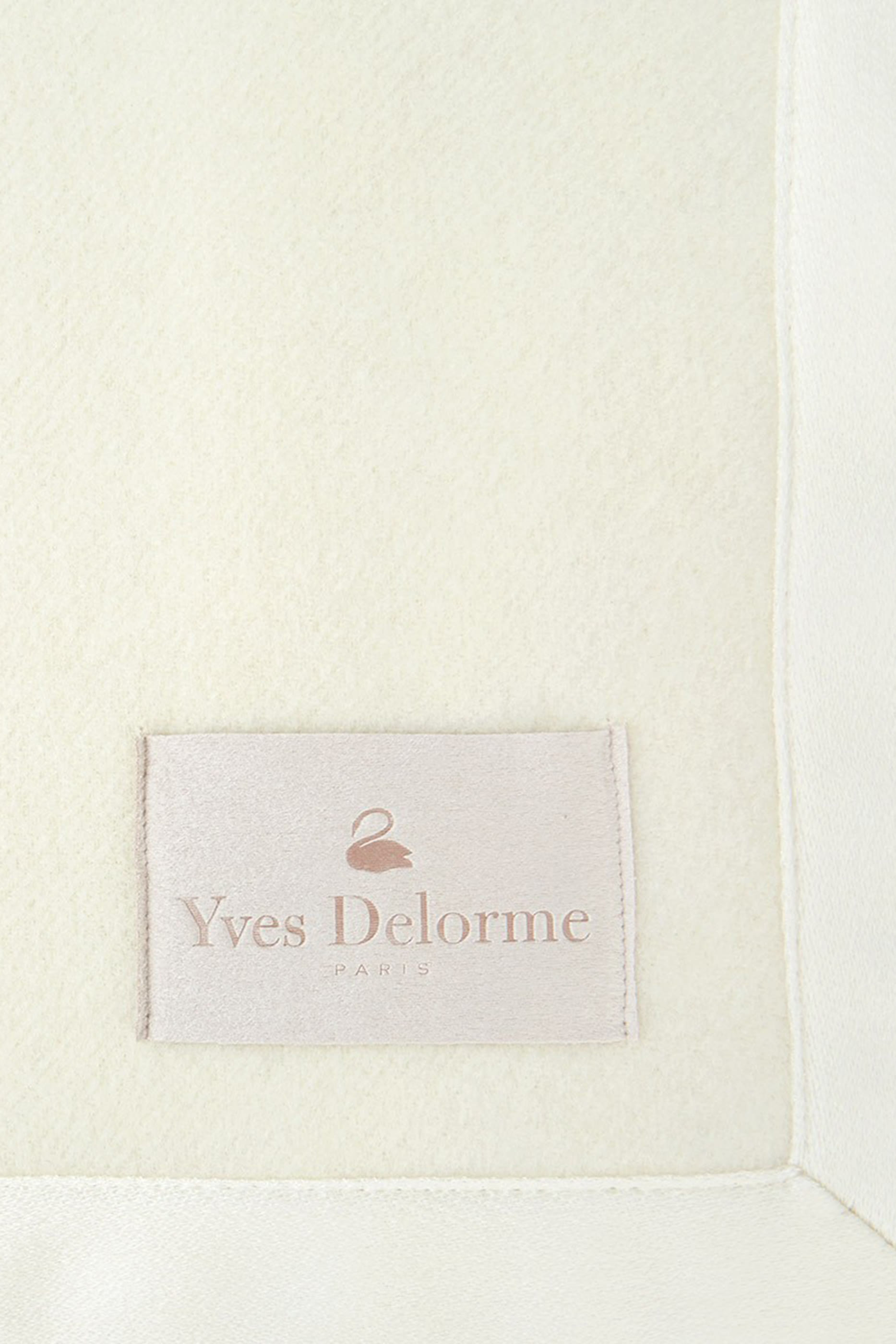 Duchesse Nacre Blanket