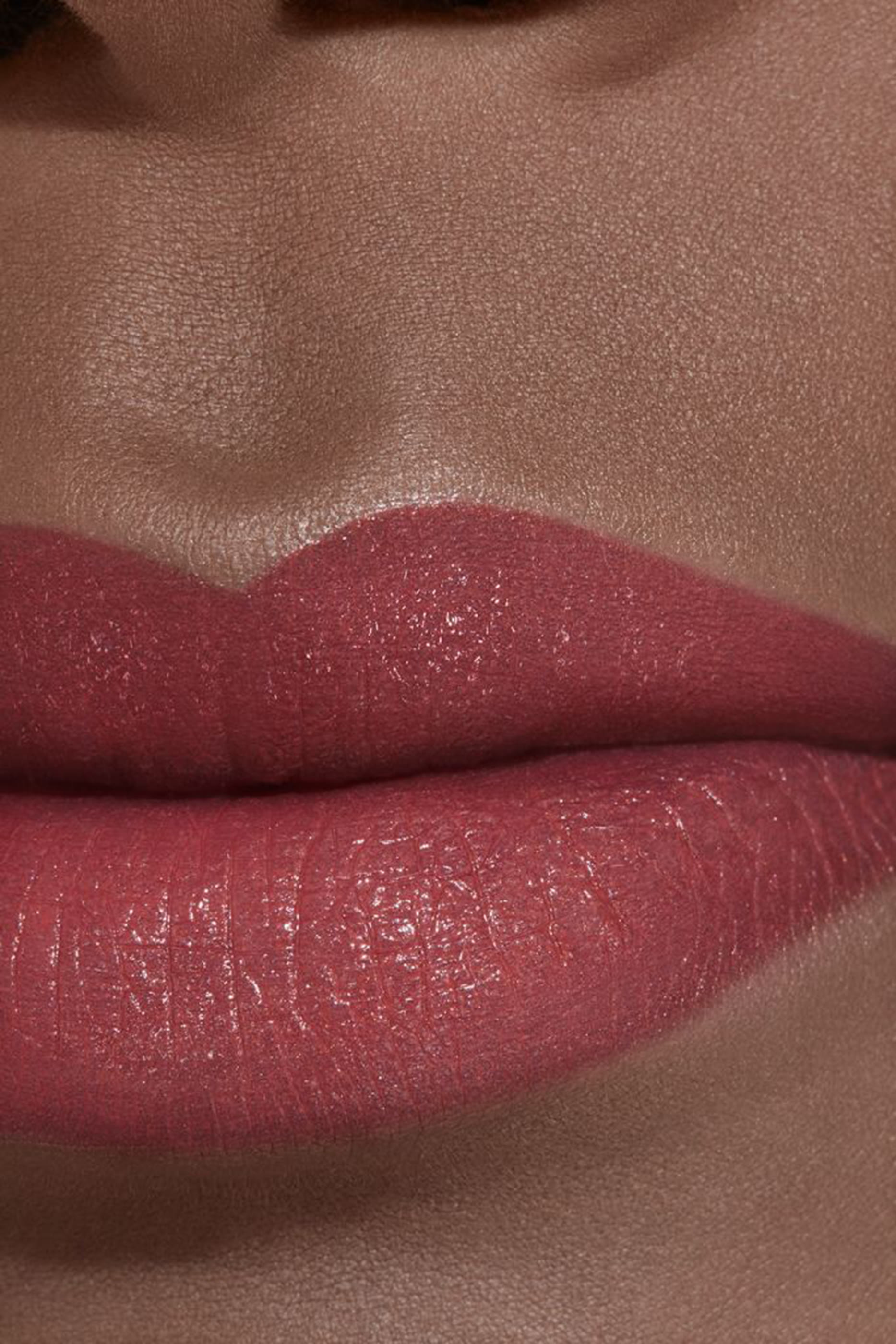 CHANEL ROUGE ALLURE L'EXTRAIT أحمر شفاه عالي الكثافة تركيز من النضارة والعناية قابل لإعادة تعبئة