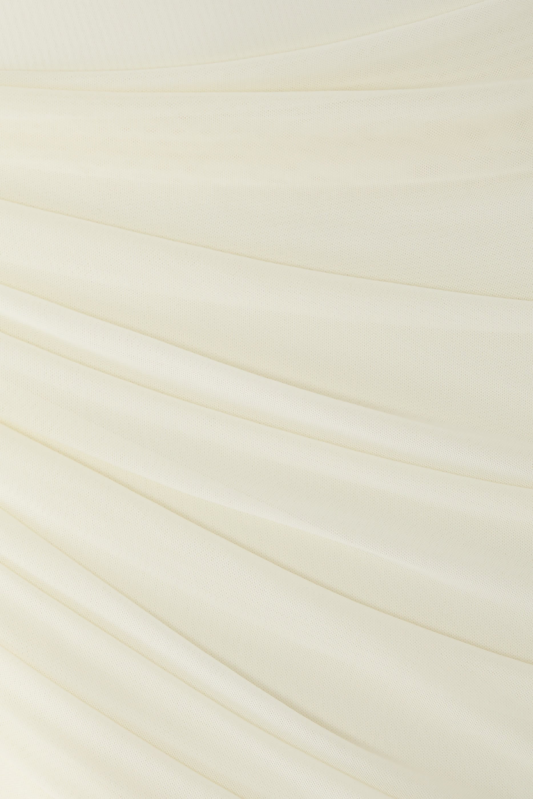 Donna High-Neck Gown