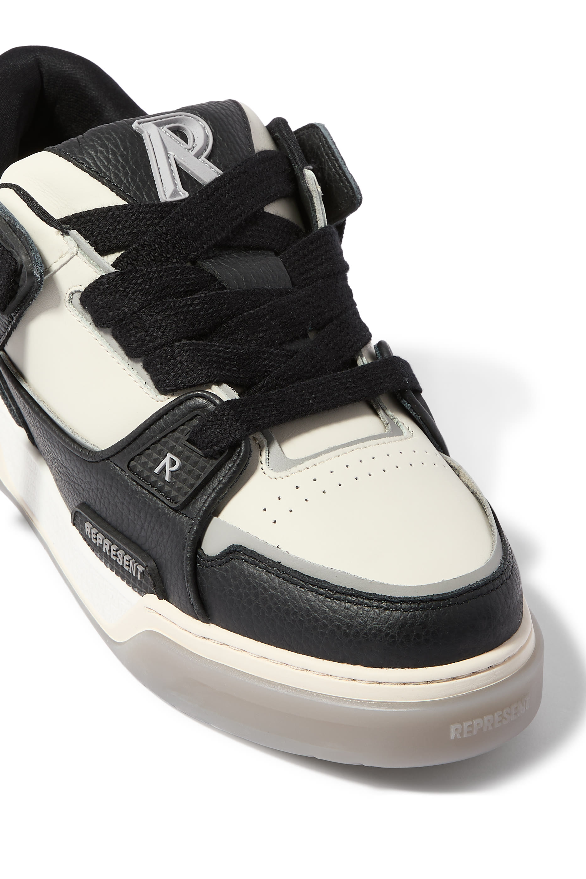  Studio Sneakers