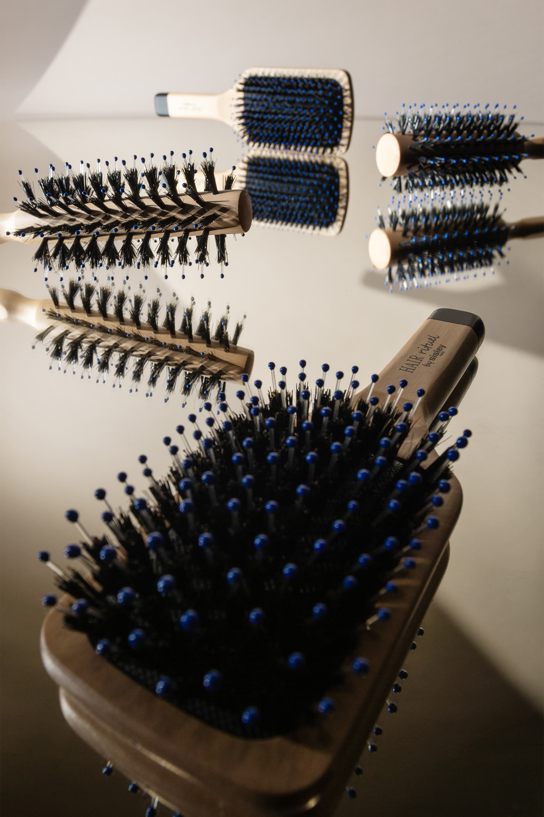 The Shine & Softness Pocket Brush