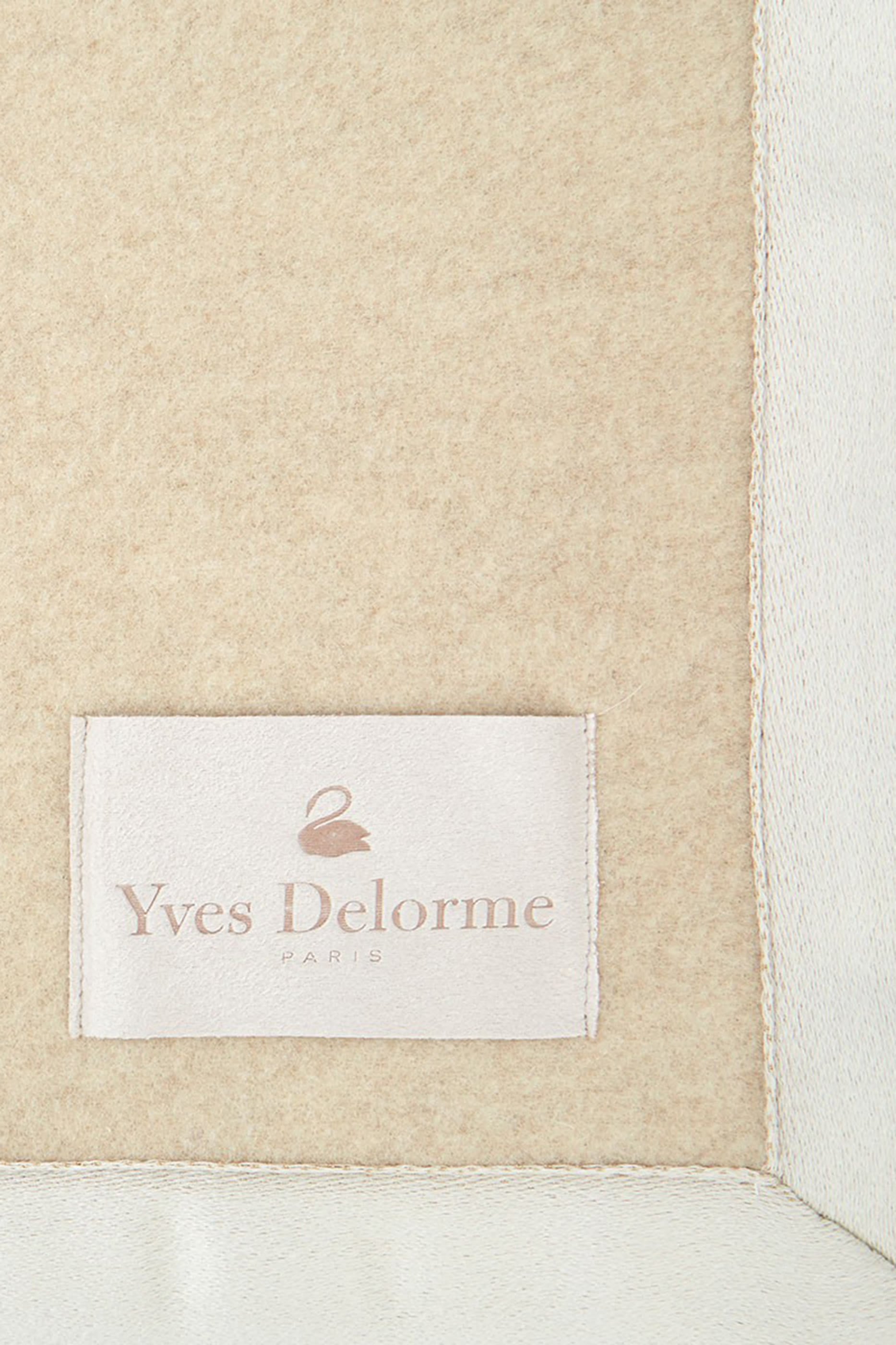 Duchesse Pierre Blanket