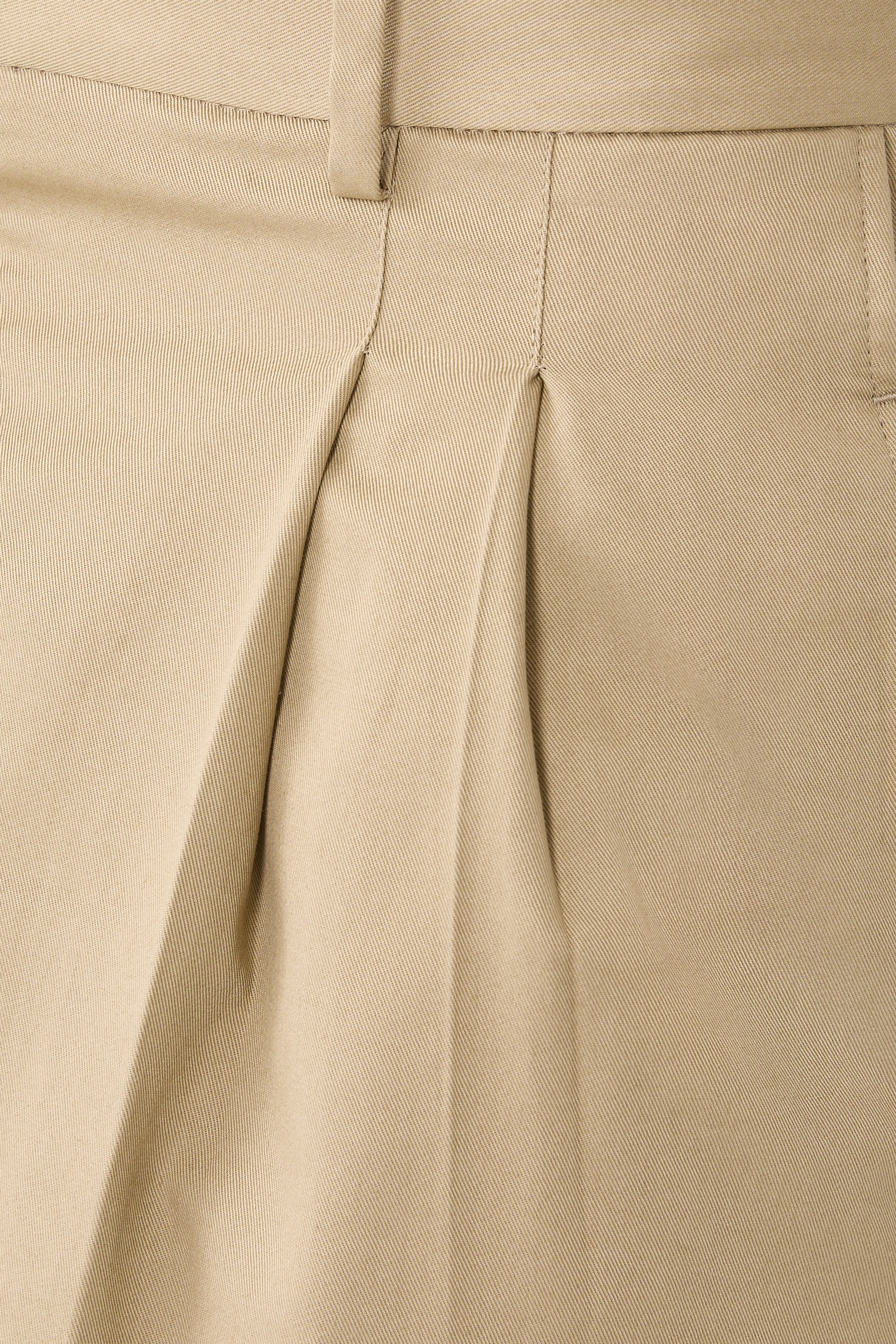 Wide Bermuda Two Pleats Shorts