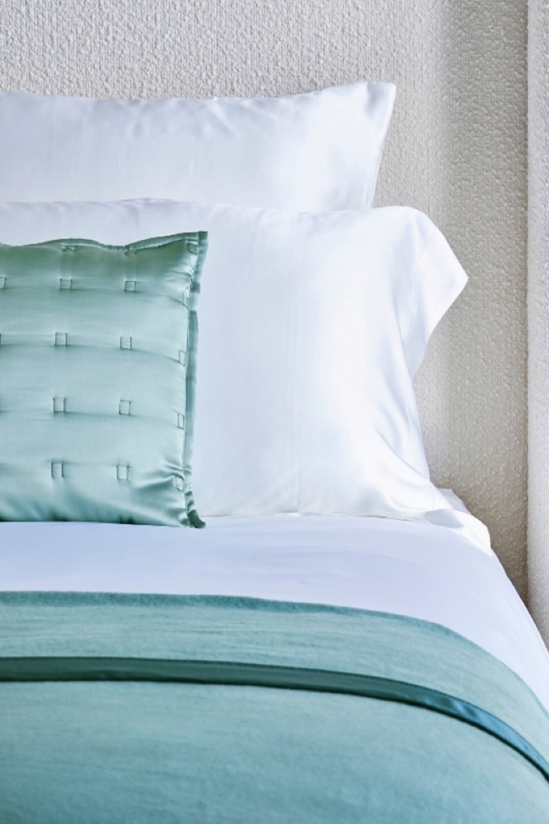 Silk Signature Fitted Sheet 
