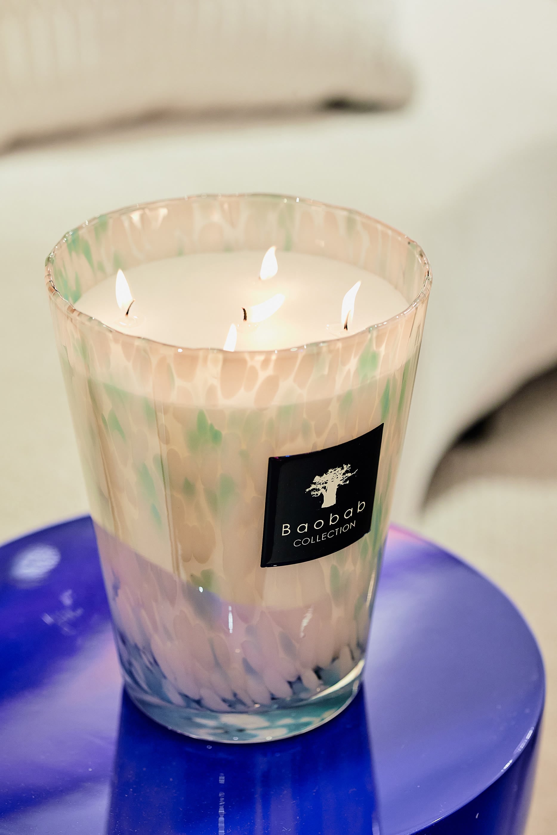 شمعة معطرة برائحة اللؤلؤ الياقوتي