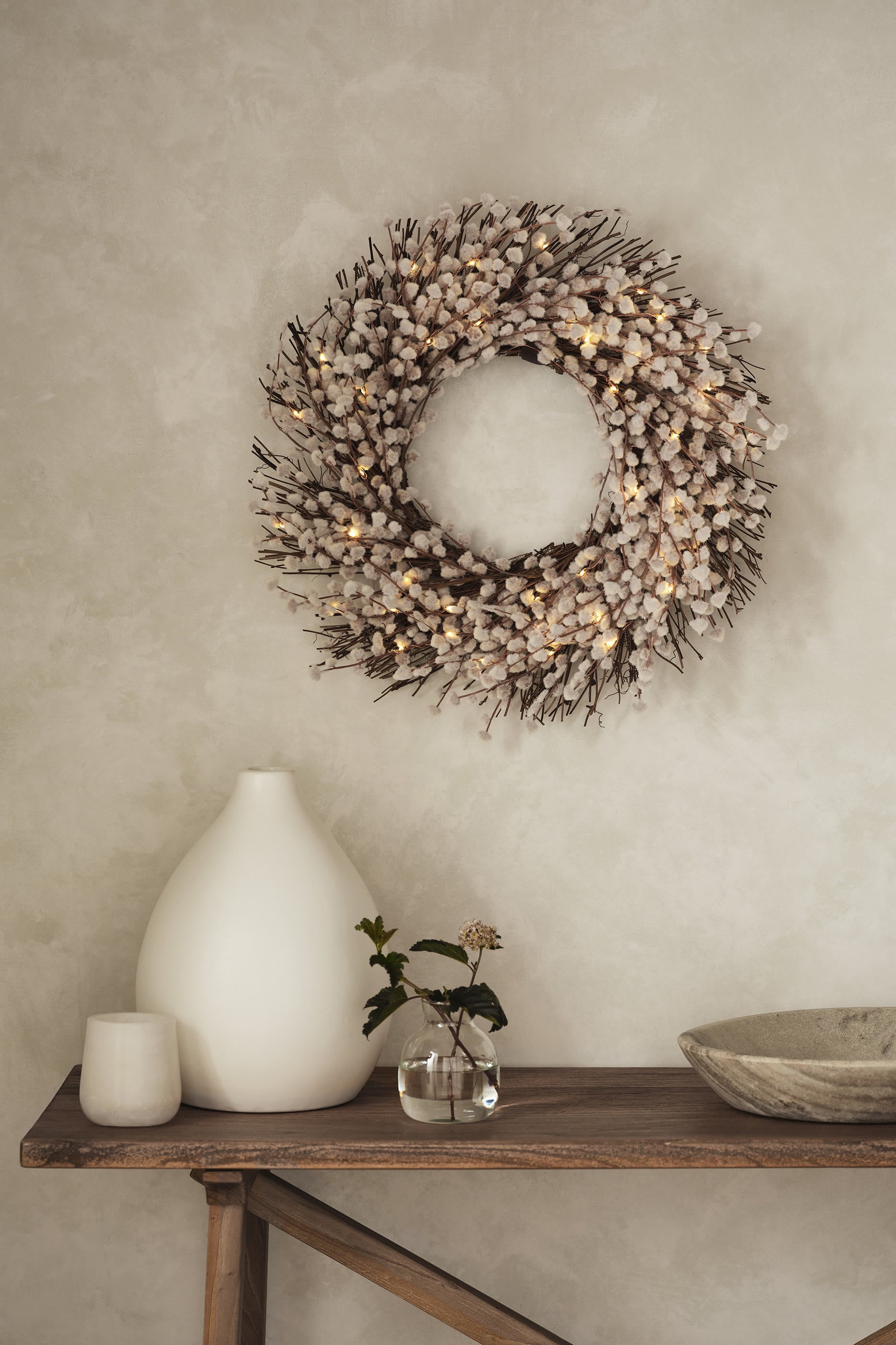 Willow Pre-Lit Wreath 