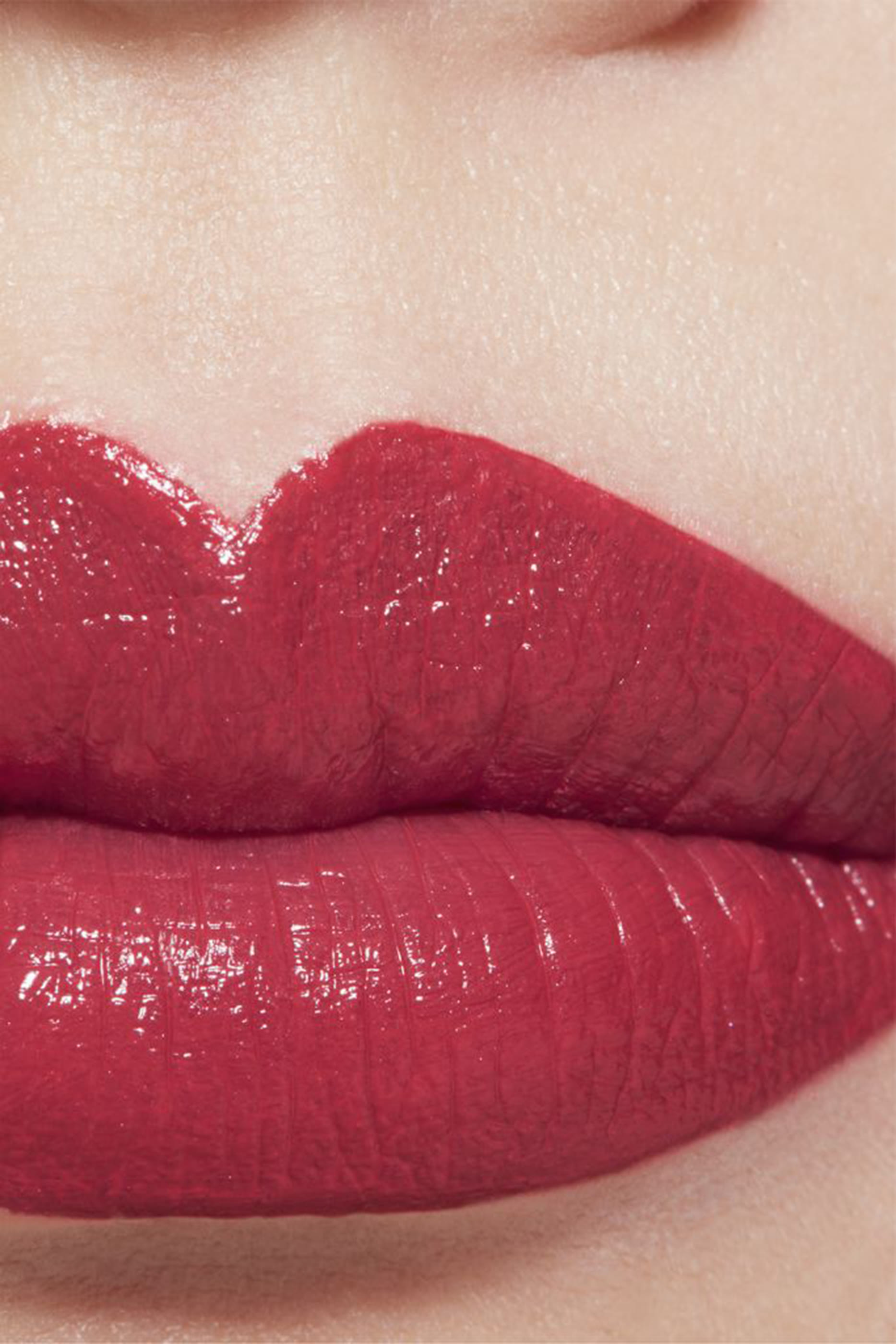 CHANEL ROUGE ALLURE L'EXTRAIT أحمر شفاه عالي الكثافة تركيز من النضارة والعناية قابل لإعادة تعبئة