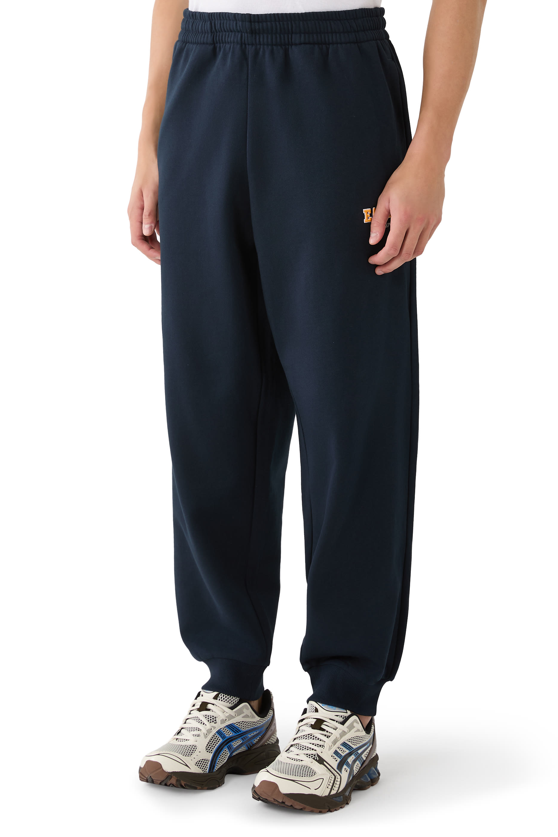 بنطال بشعارات الماركة
