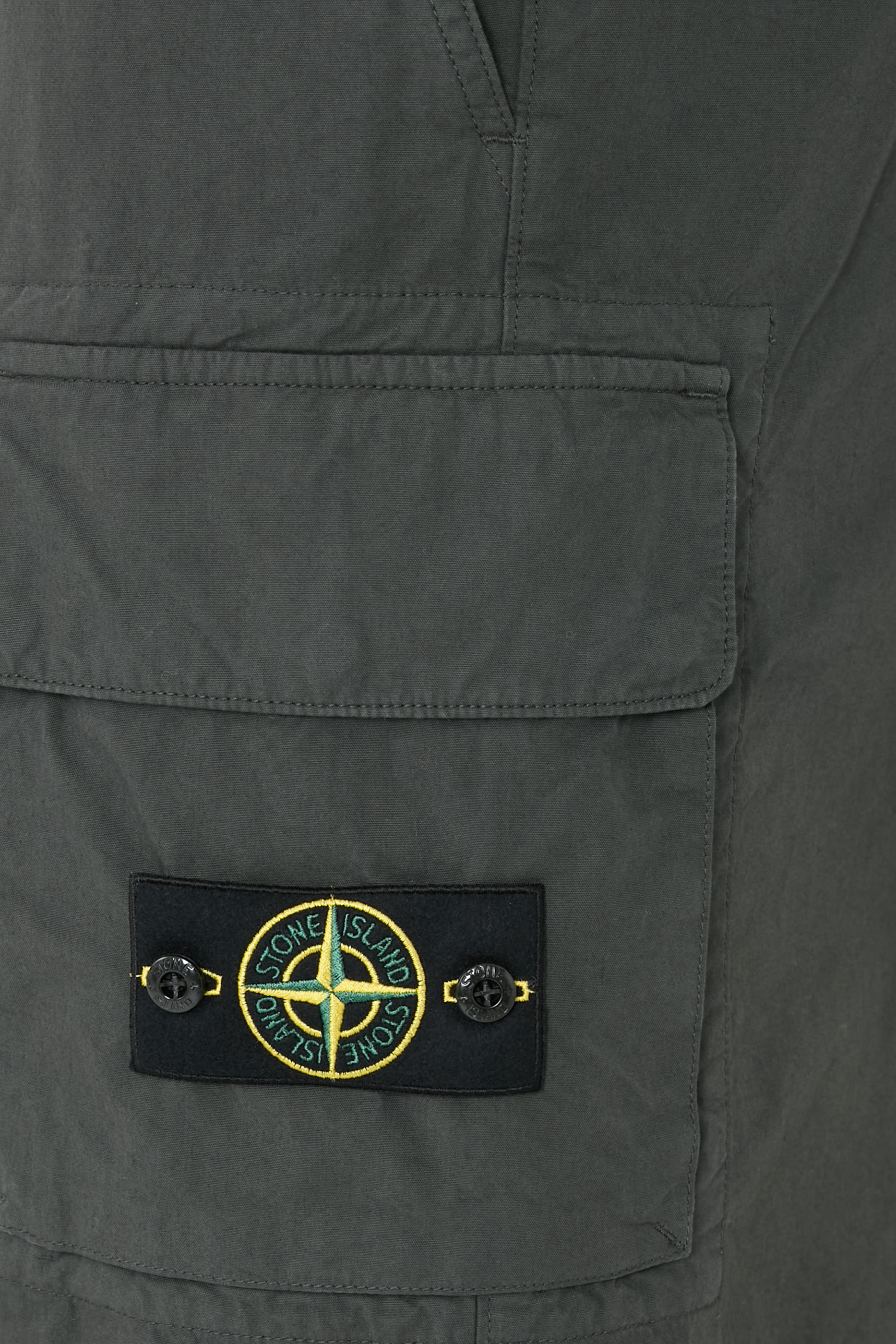 Compass-Badge Cargo Shorts