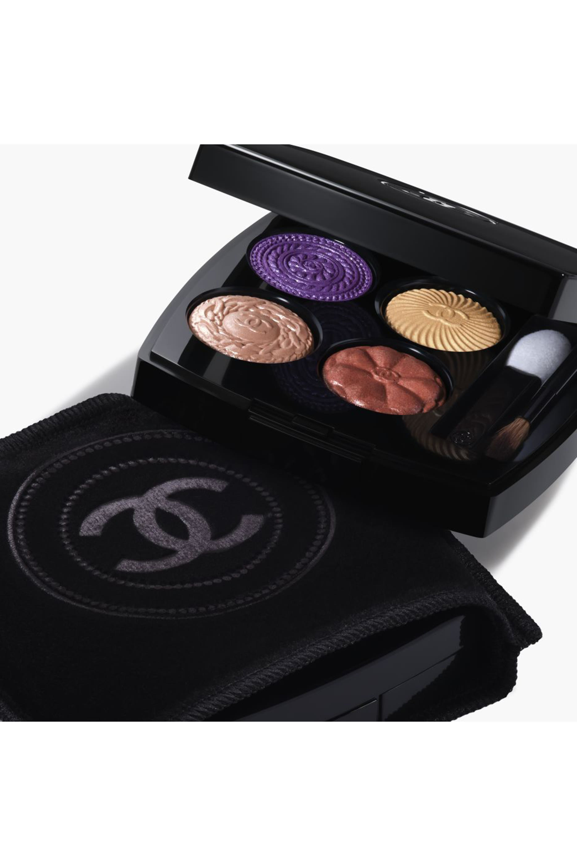 لوحة ظلال عيون Les 4 Ombres Boutons بأربعة ألوان بلمسات نهائية متنوعة