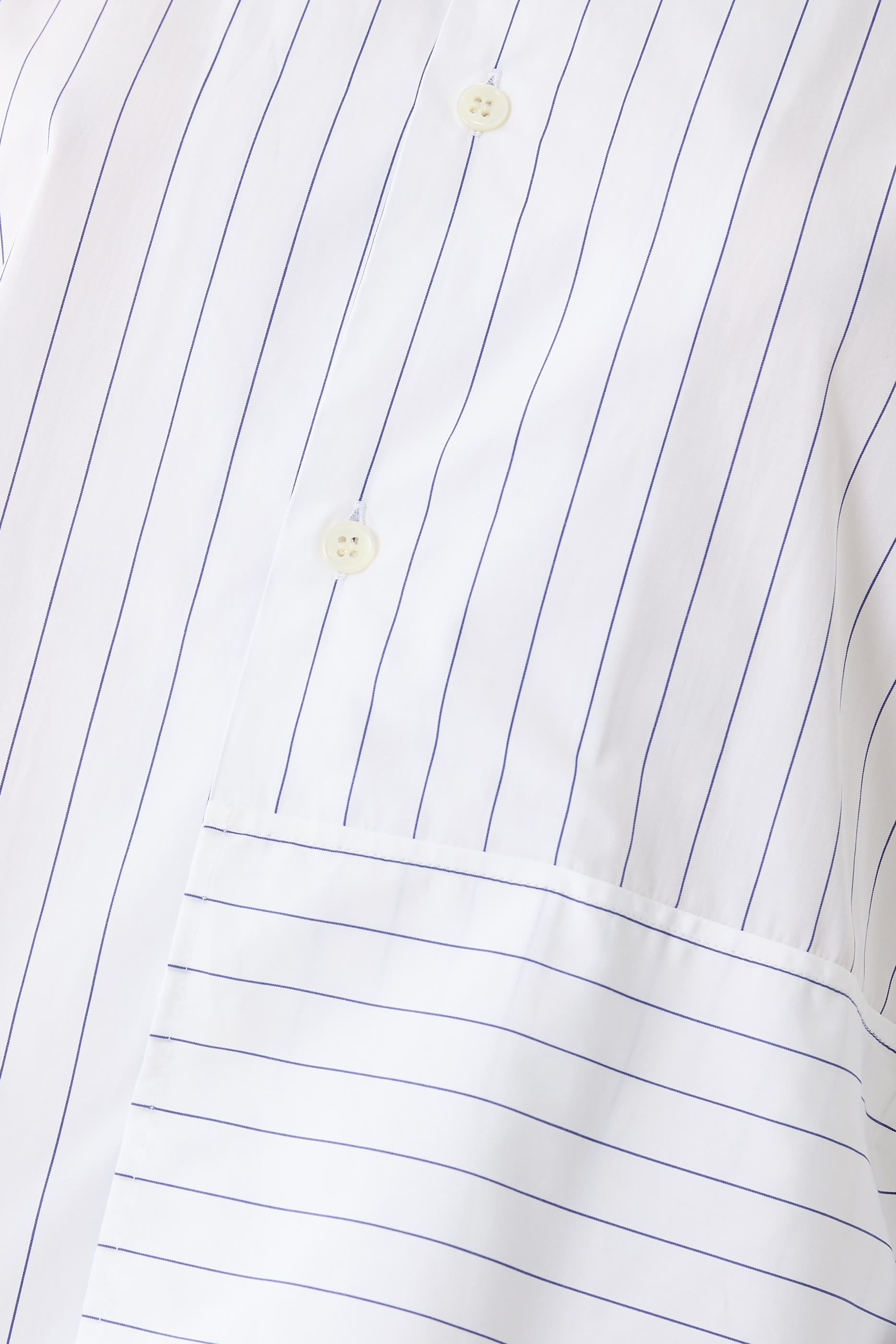 قميص بتصميم غير متماثل درابيه