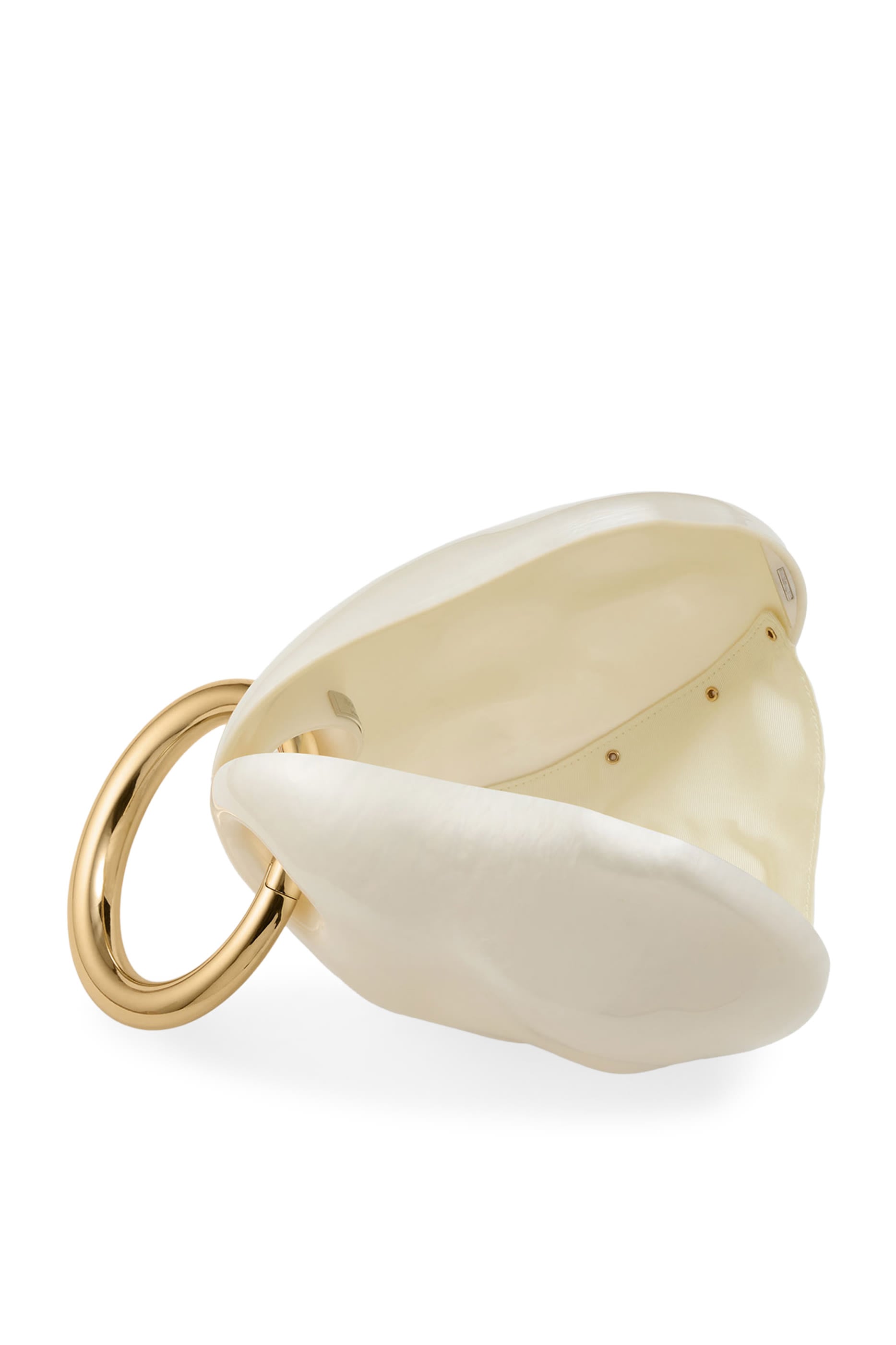 حقيبة كلاتش بتصميم محار