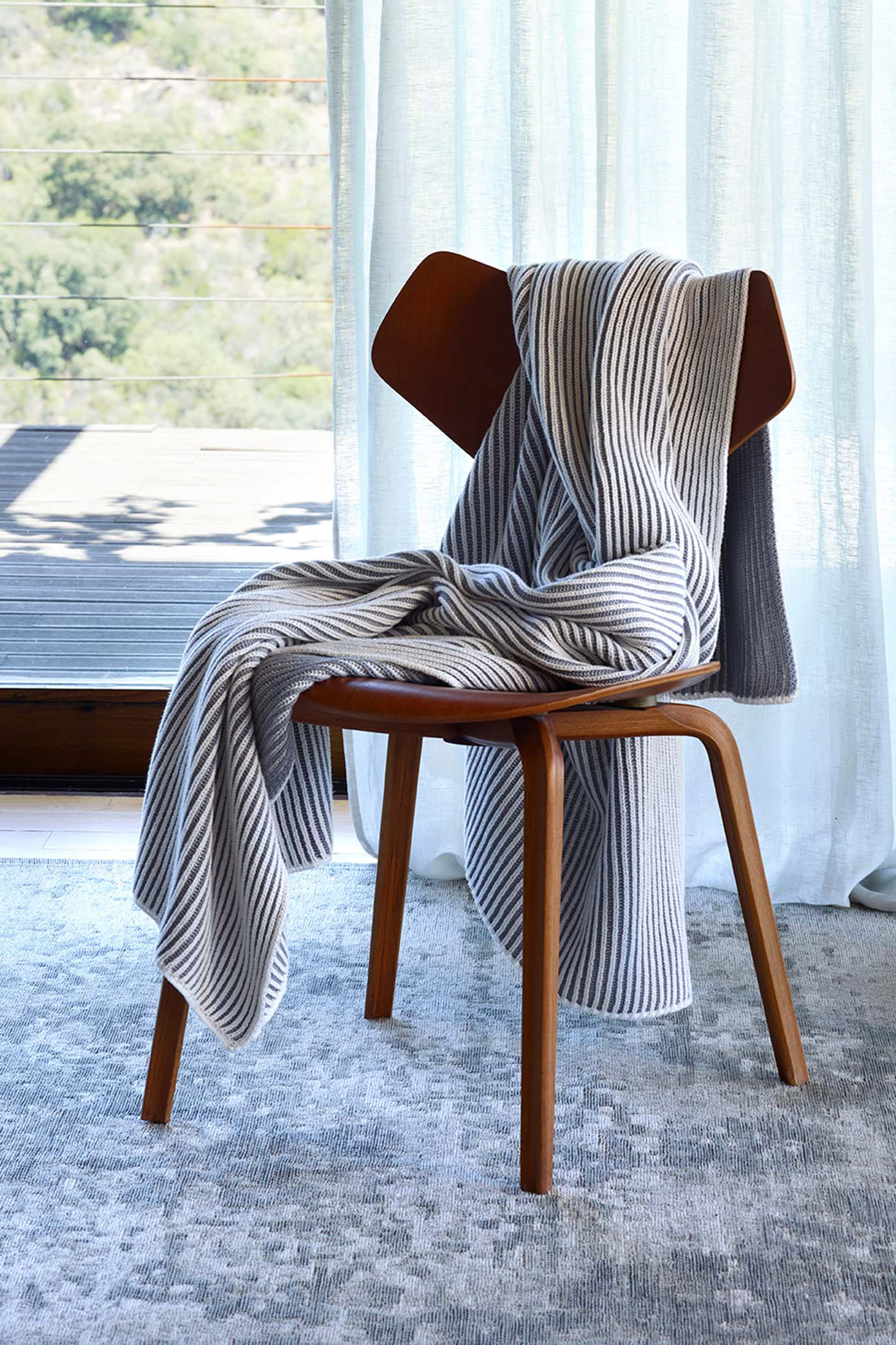 Anamar Throw