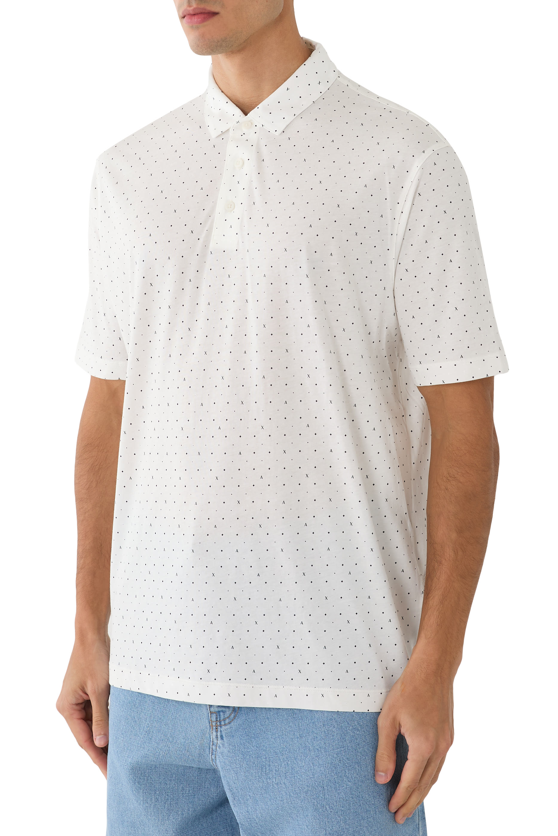 قميص بولو مزين بحروف