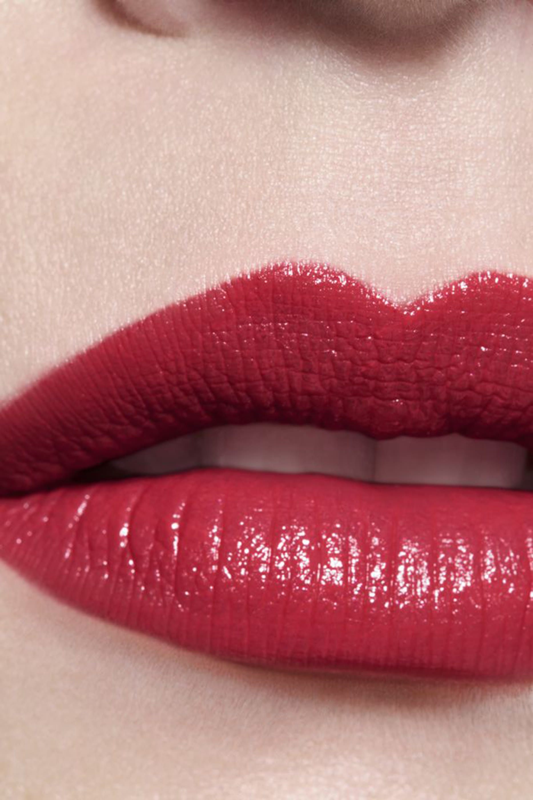 CHANEL ROUGE ALLURE L'EXTRAIT أحمر شفاه عالي الكثافة تركيز من النضارة والعناية قابل لإعادة تعبئة