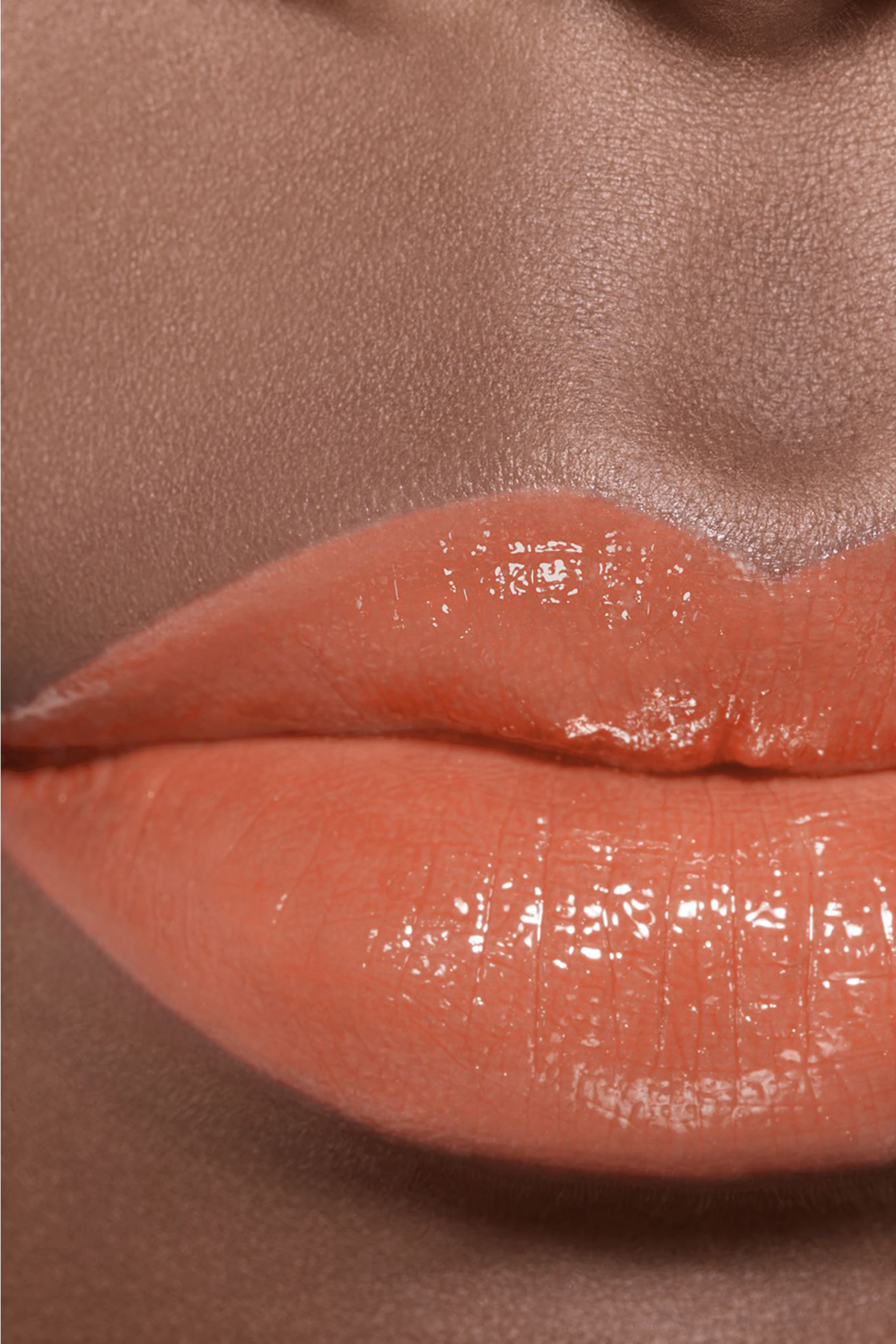 مرطب شفاه ملون Chanel Rouge Coco Baume Shine Hydrating Beautifying