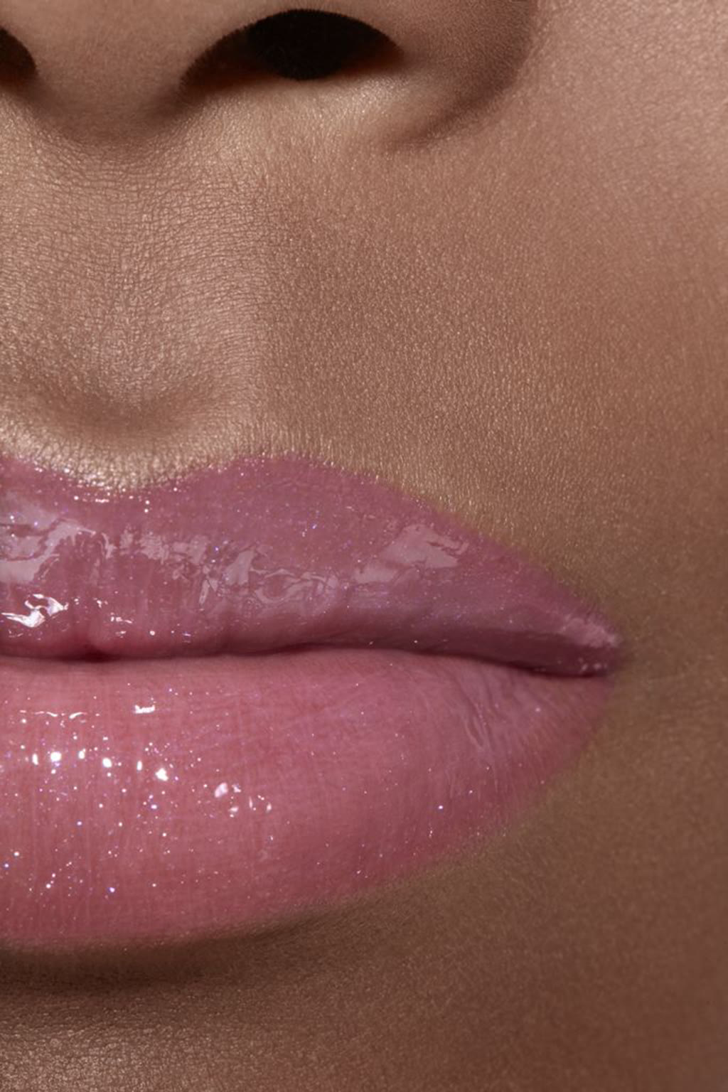 أحمر شفاه سائل بلمعان وثبات فائق ROUGE ALLURE LAQUE