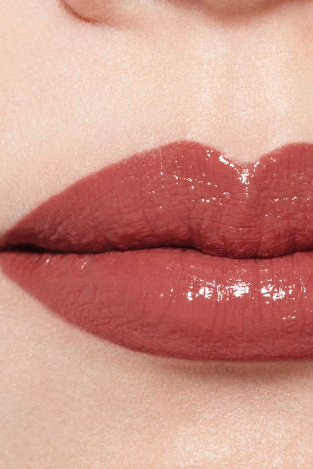 أحمر شفاه سائل بلمعان وثبات فائق ROUGE ALLURE LAQUE