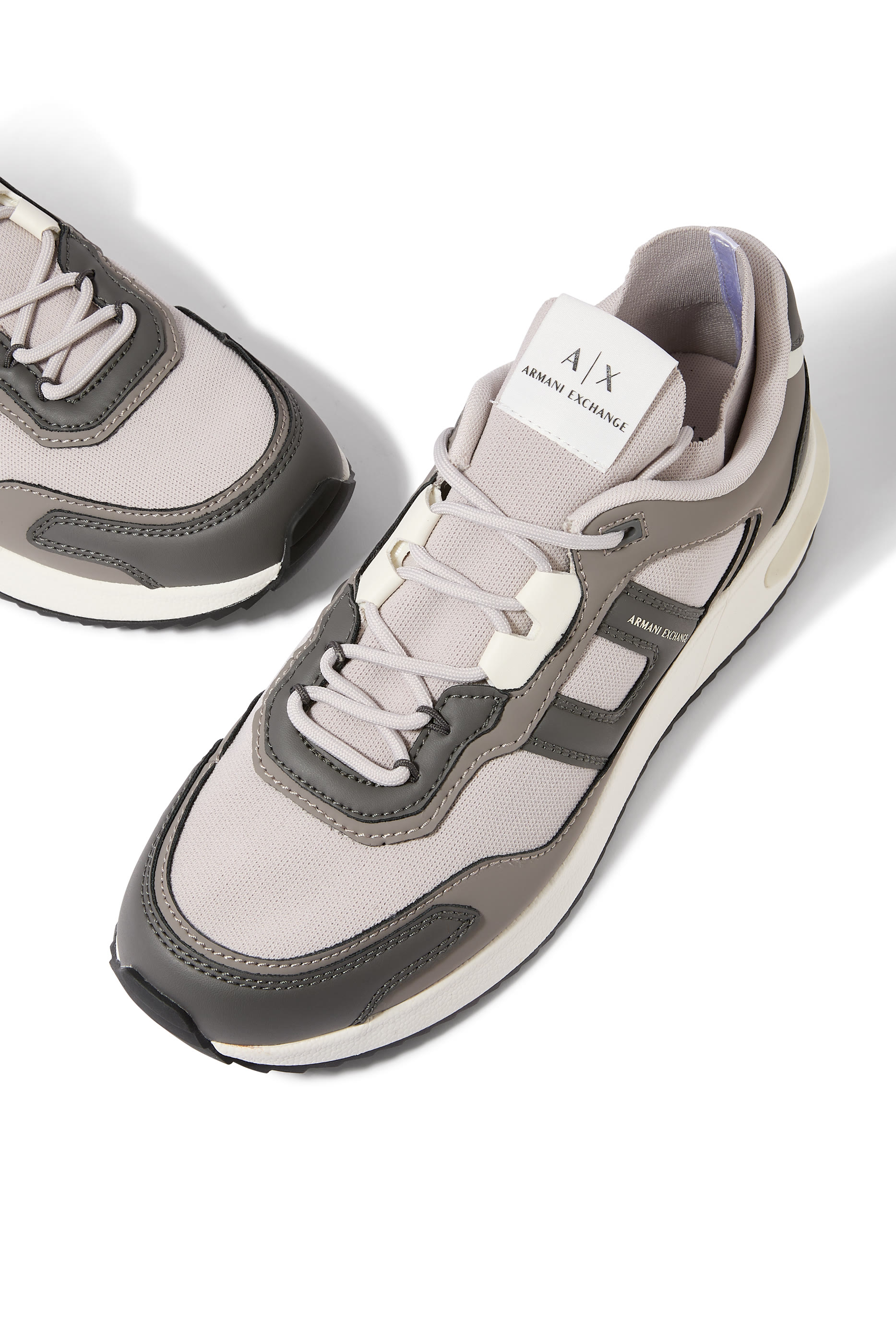 Low Top Sneakers With Contrasting Details