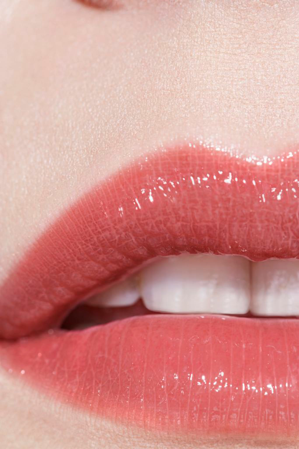 أحمر شفاه ROUGE COCO FLASH Colour, Shine, Intensity In A Flash