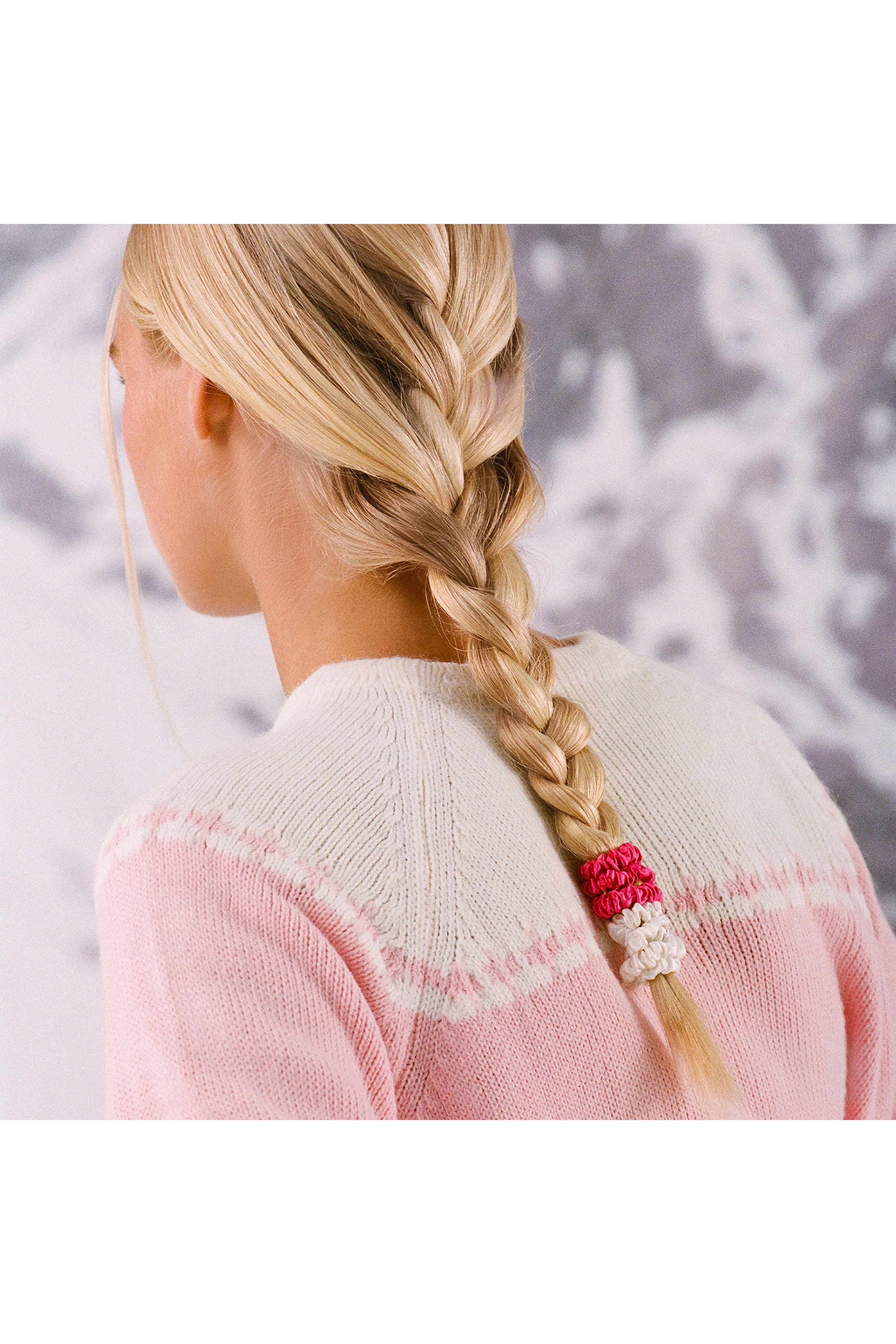 Scarlet Scrunchie Cracker