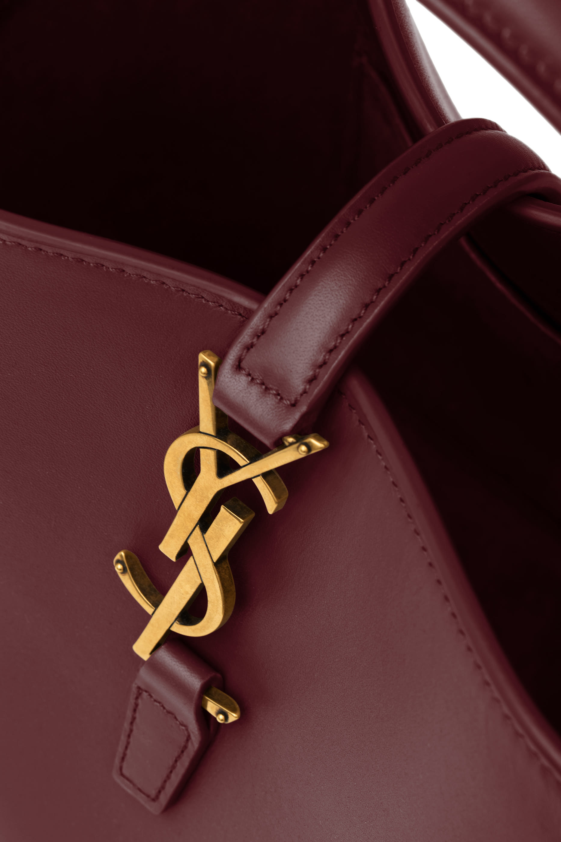 Le 37 Small Shoulder Bag in Shiny Leather
