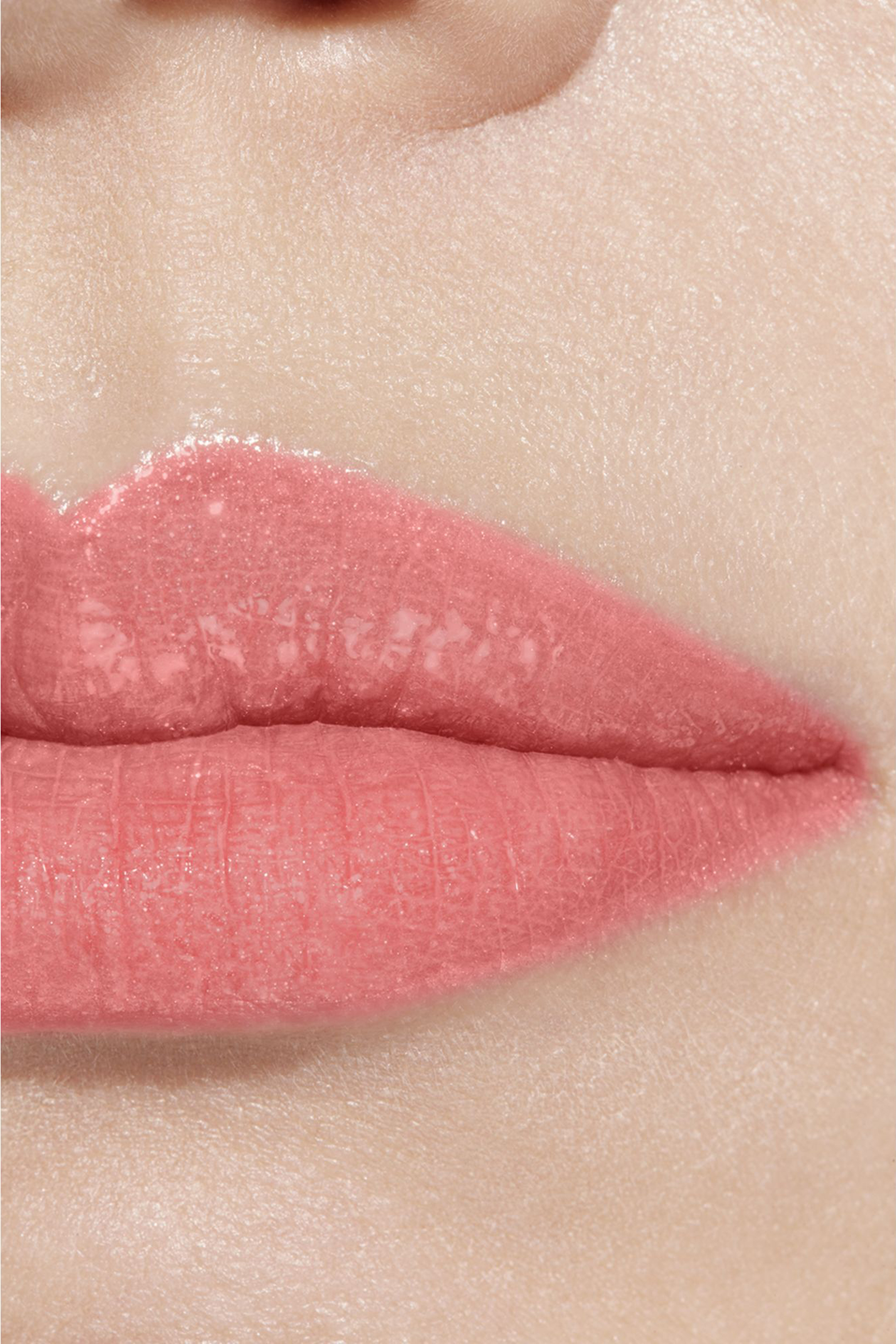 مرطب شفاه ملون Chanel Rouge Coco Baume Shine Hydrating Beautifying