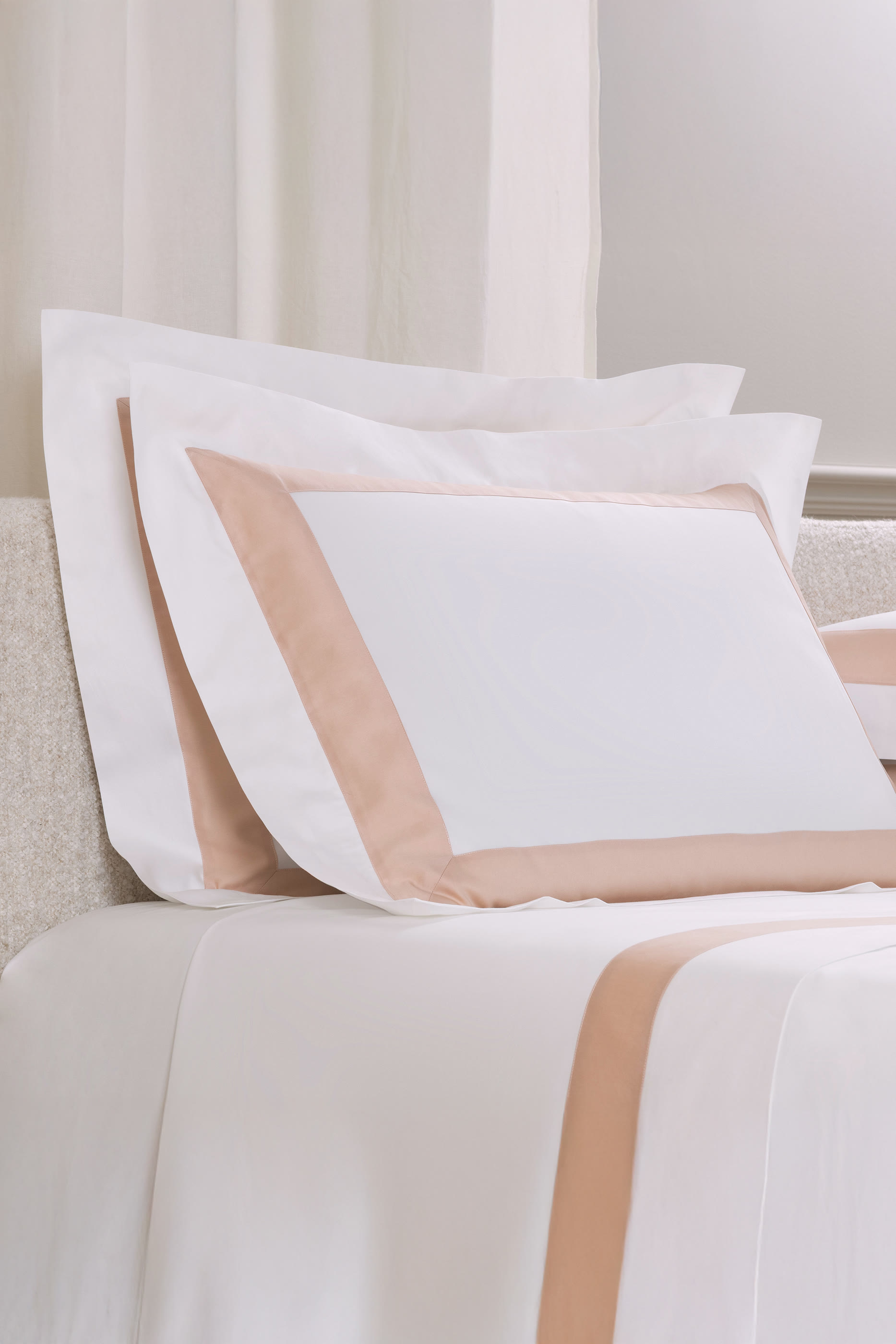 Sateen Breeze Border Pillowcover