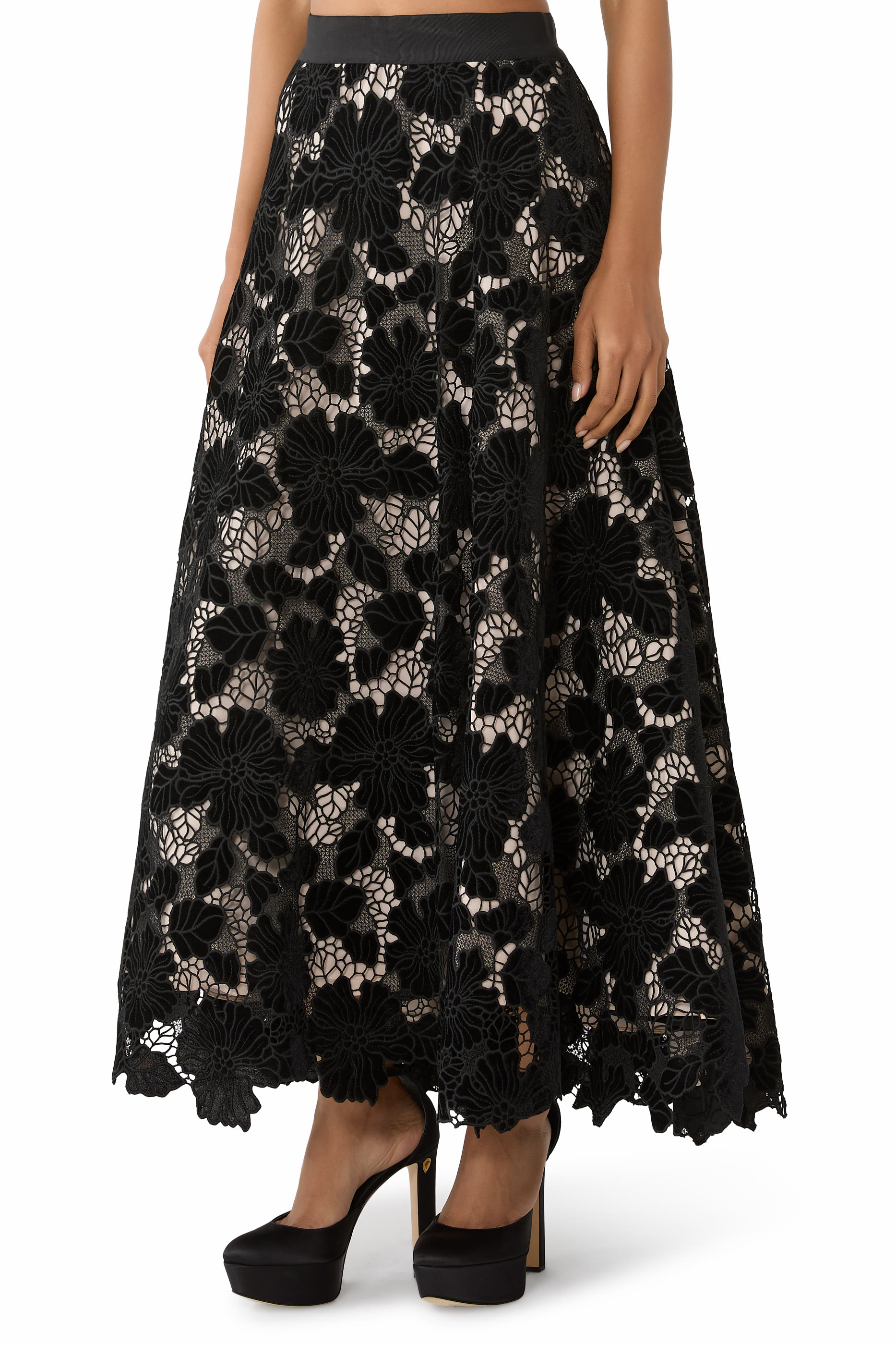 تنورة لورينا طويلة دانتيل